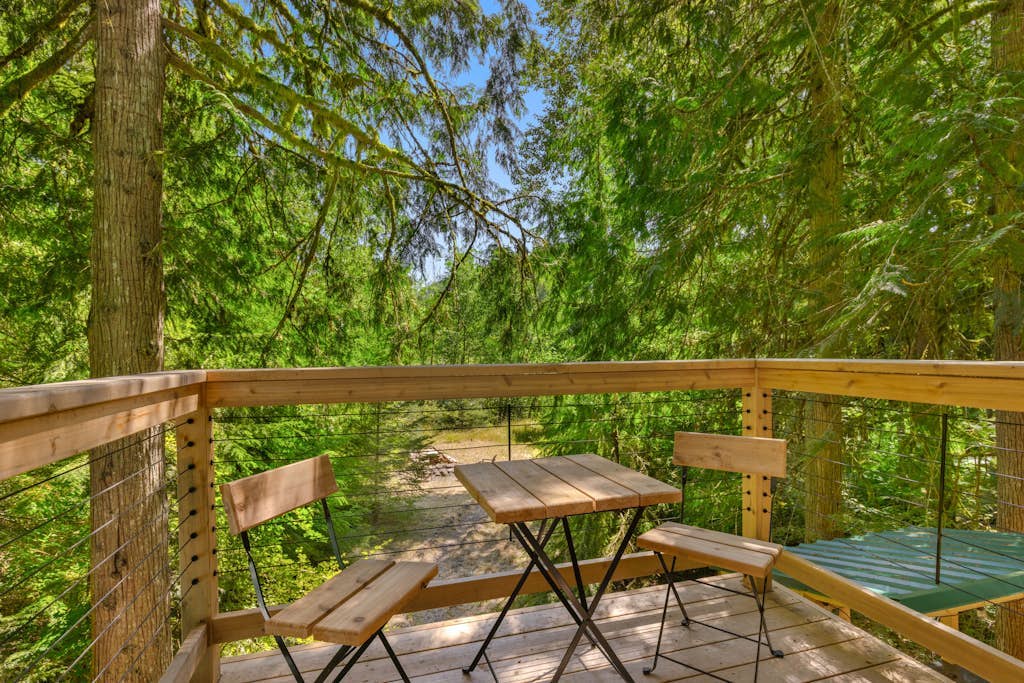 Recently remodeled riverfront home with fireplace, firepit & W/D - dog-friendly