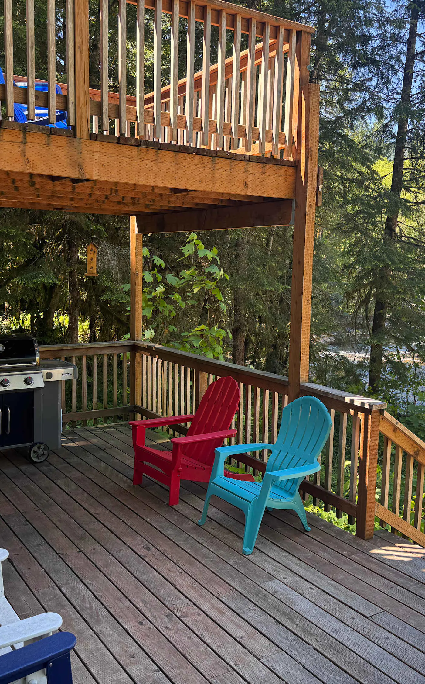 Fantastic river cabin near Mount Hood with private hot tub, firepit & wood stove