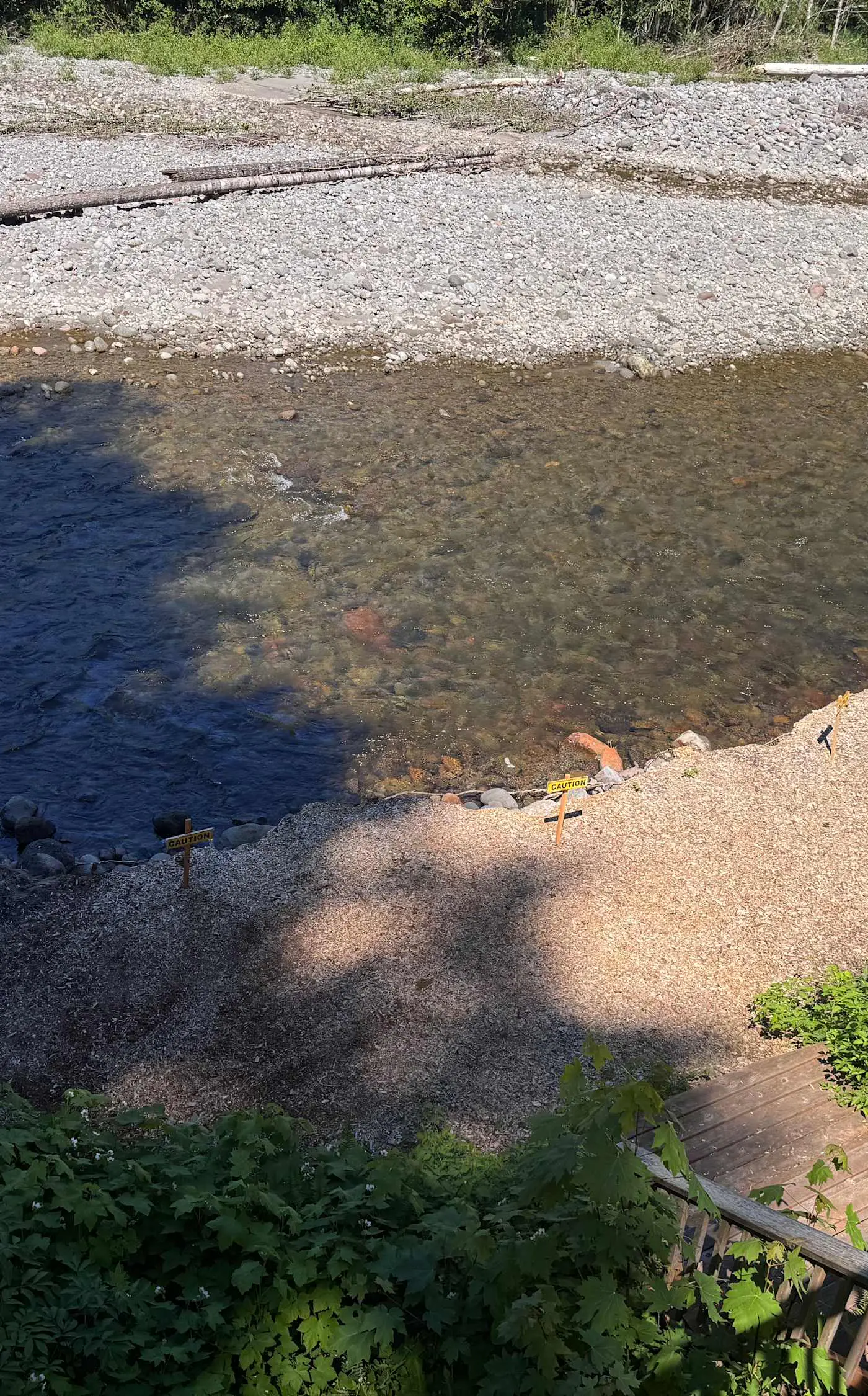Fantastic river cabin near Mount Hood with private hot tub, firepit & wood stove