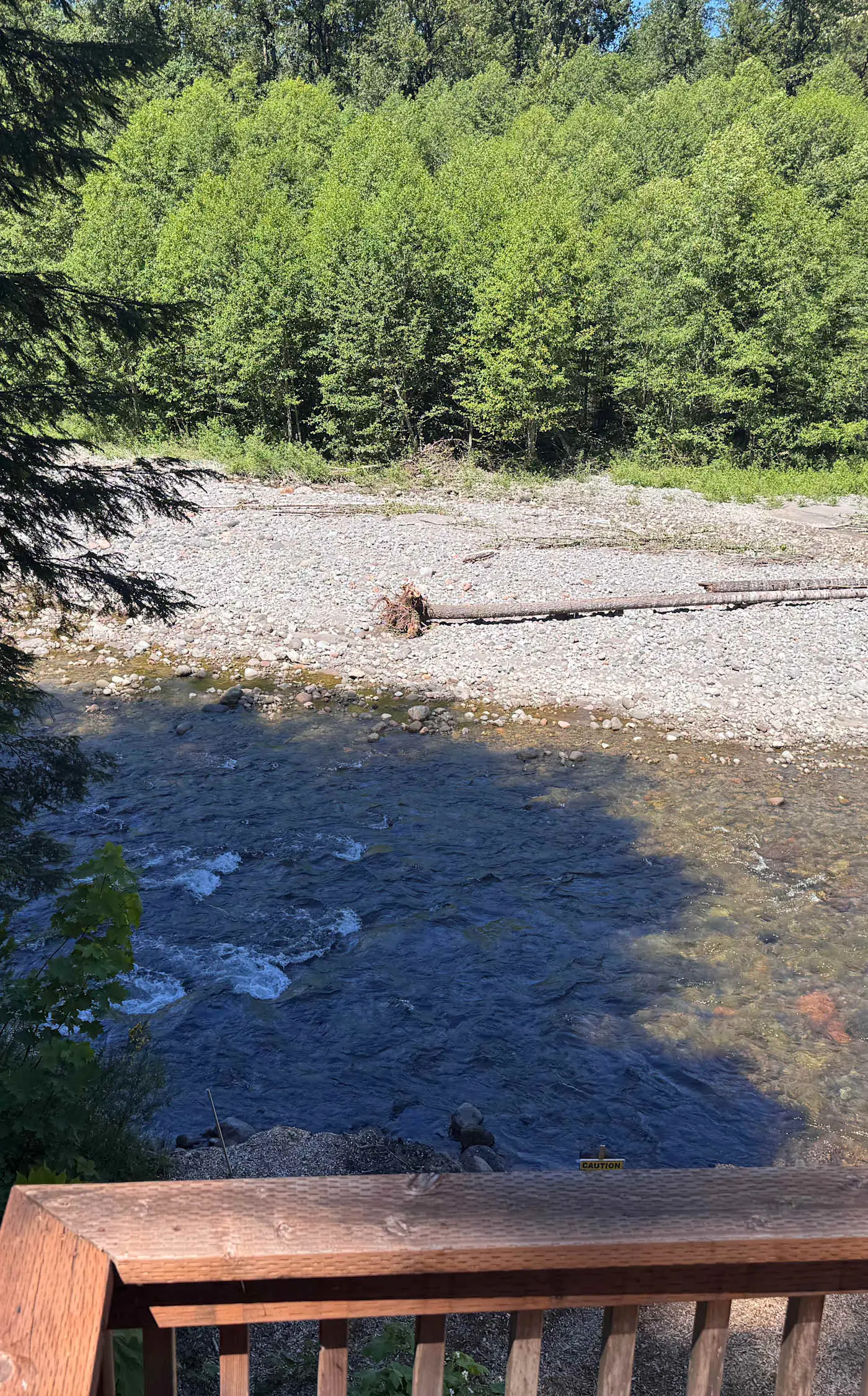 Fantastic river cabin near Mount Hood with private hot tub, firepit & wood stove