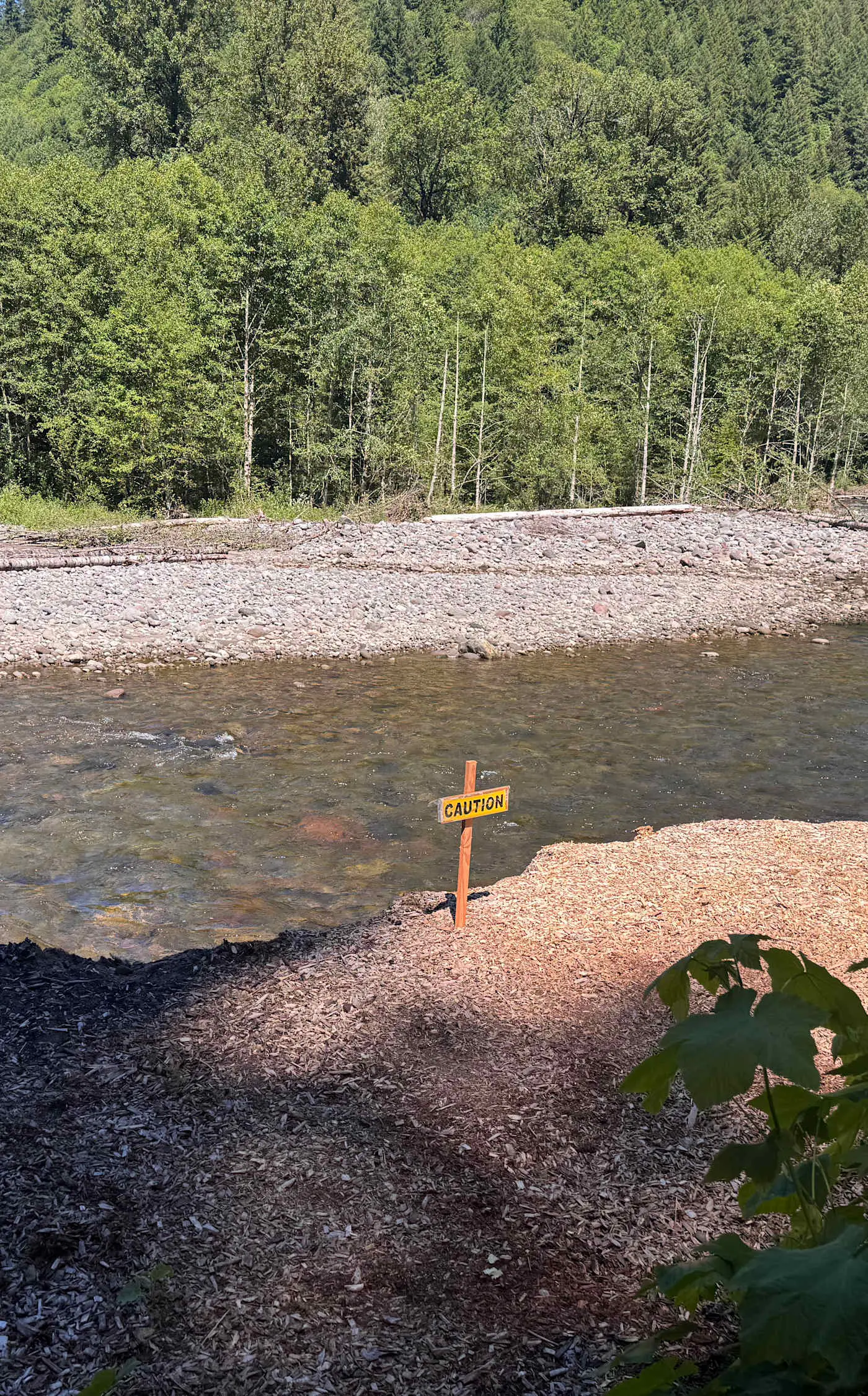 Fantastic river cabin near Mount Hood with private hot tub, firepit & wood stove