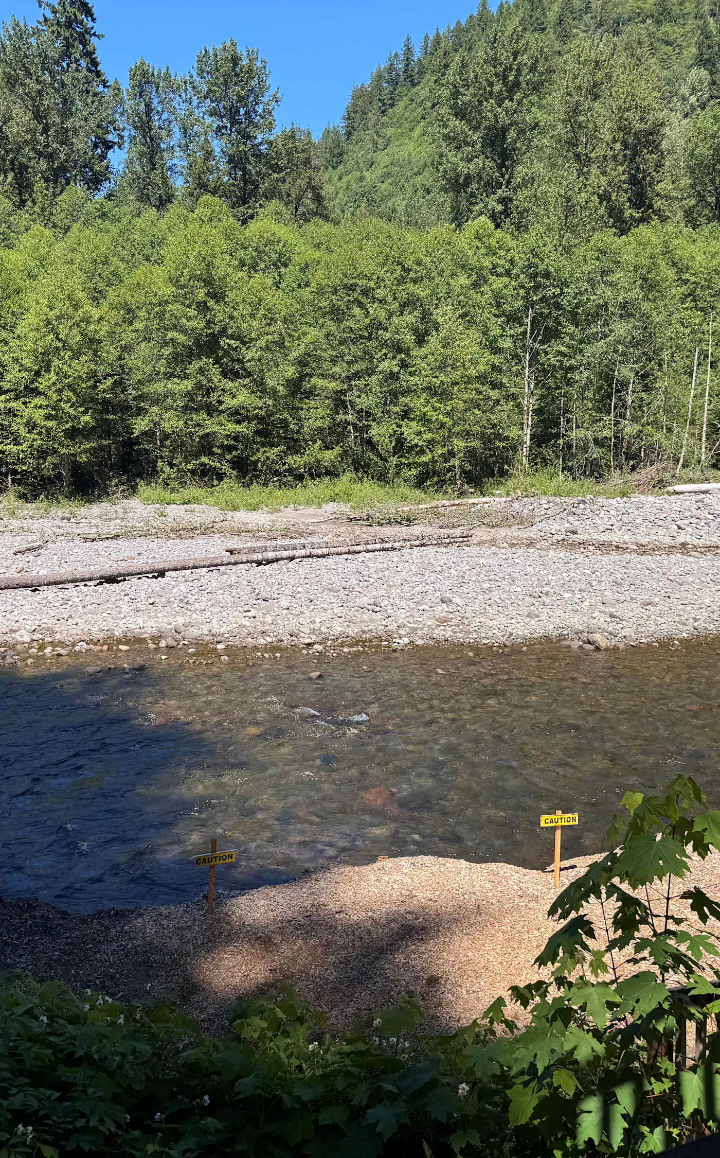 Fantastic river cabin near Mount Hood with private hot tub, firepit & wood stove