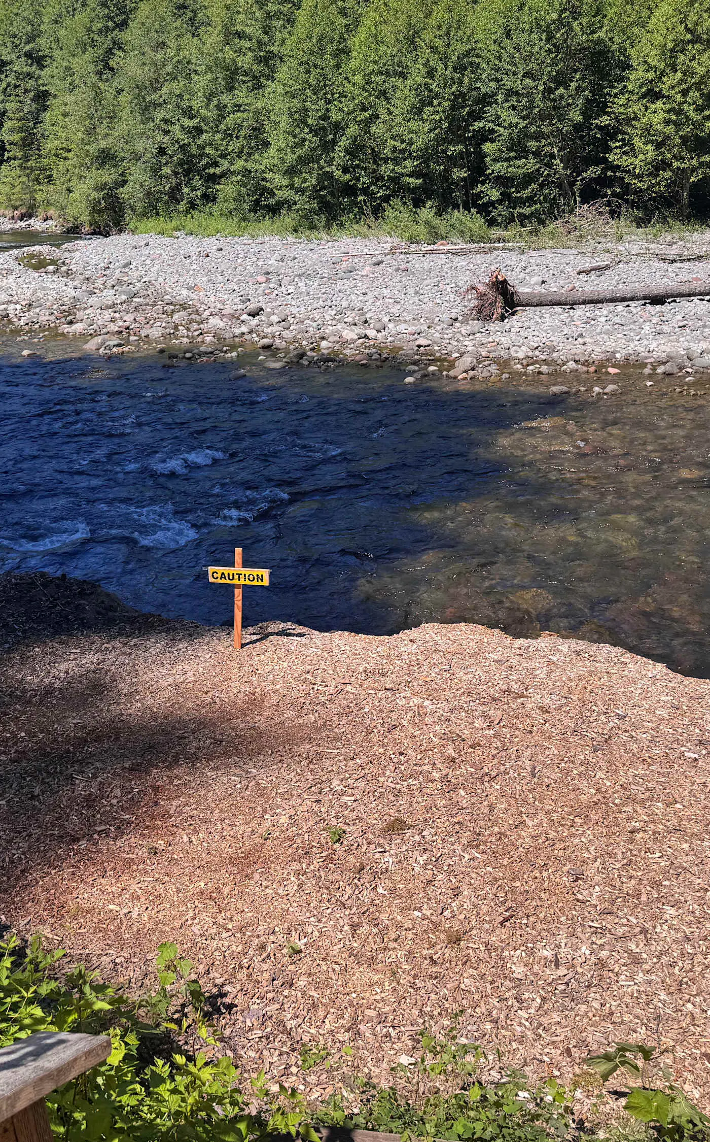Fantastic river cabin near Mount Hood with private hot tub, firepit & wood stove