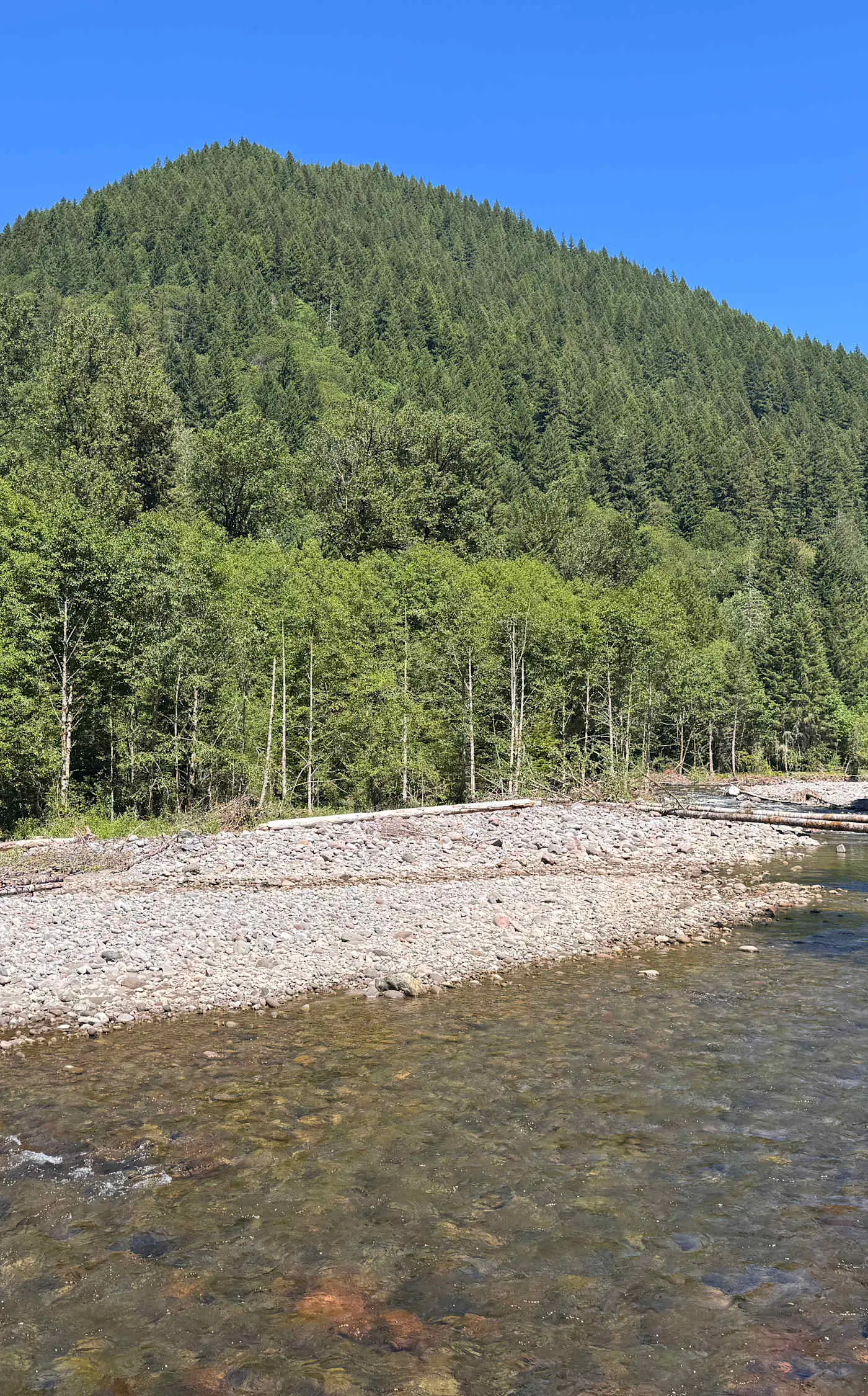 Fantastic river cabin near Mount Hood with private hot tub, firepit & wood stove