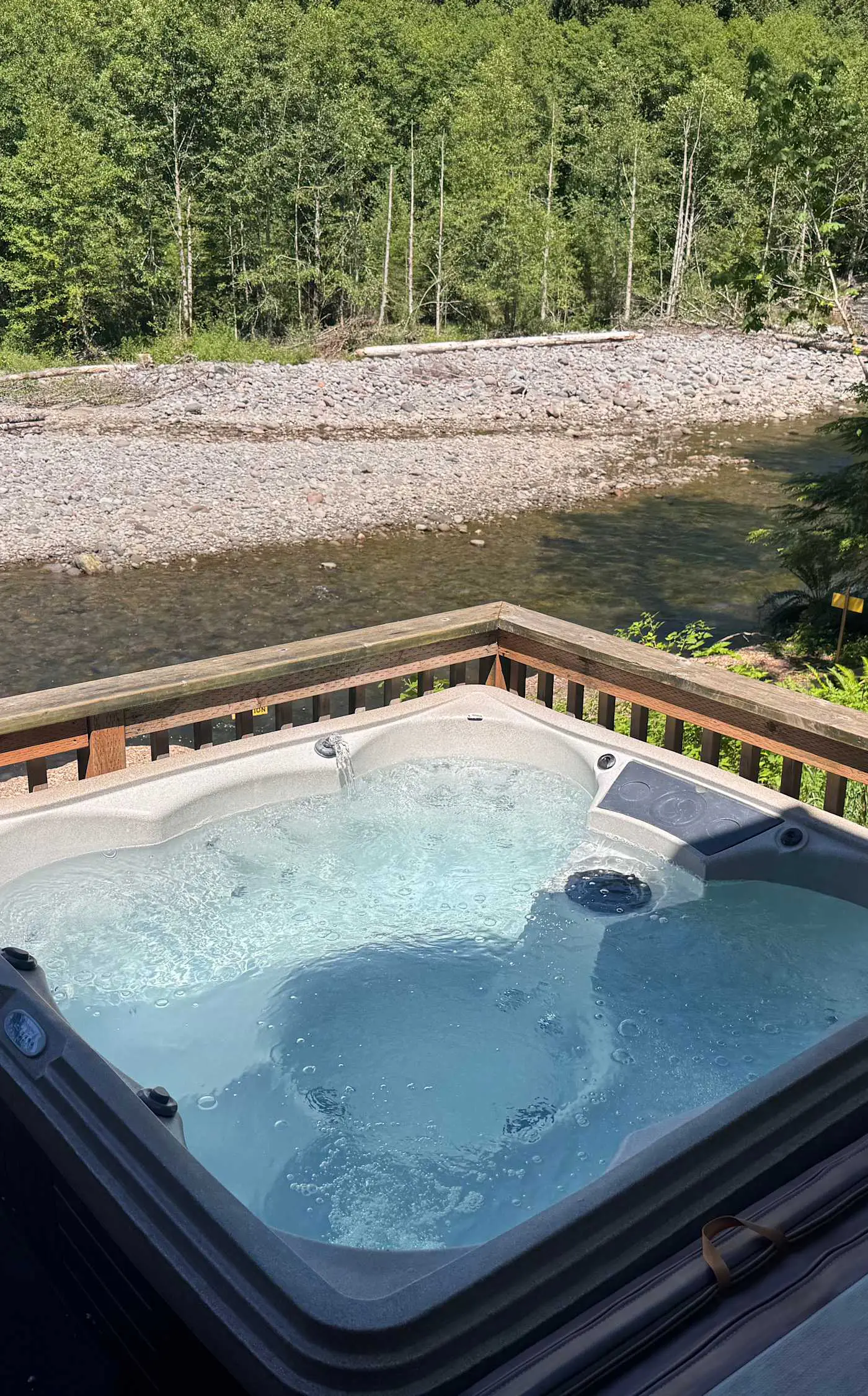 Fantastic river cabin near Mount Hood with private hot tub, firepit & wood stove