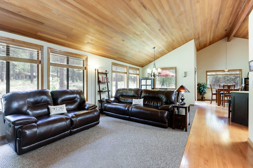 Spacious house with shared hot tub & pool, SHARC access, and private gas grill