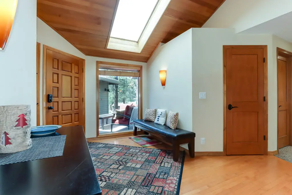 Spacious house with shared hot tub & pool, SHARC access, and private gas grill
