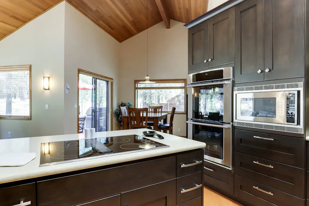 Spacious house with shared hot tub & pool, SHARC access, and private gas grill