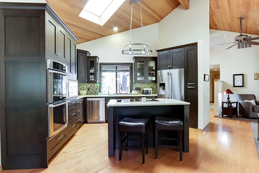 Spacious house with shared hot tub & pool, SHARC access, and private gas grill