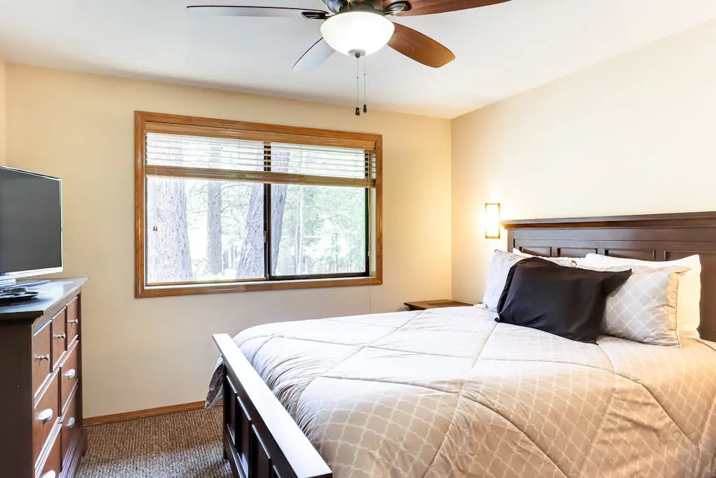 Spacious house with shared hot tub & pool, SHARC access, and private gas grill