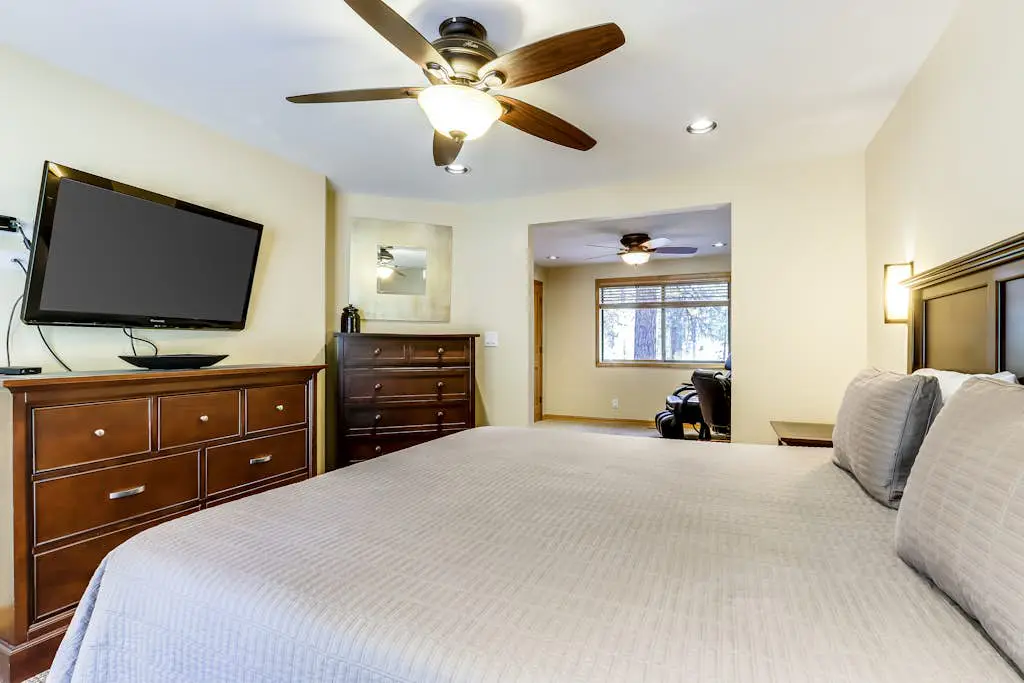 Spacious house with shared hot tub & pool, SHARC access, and private gas grill