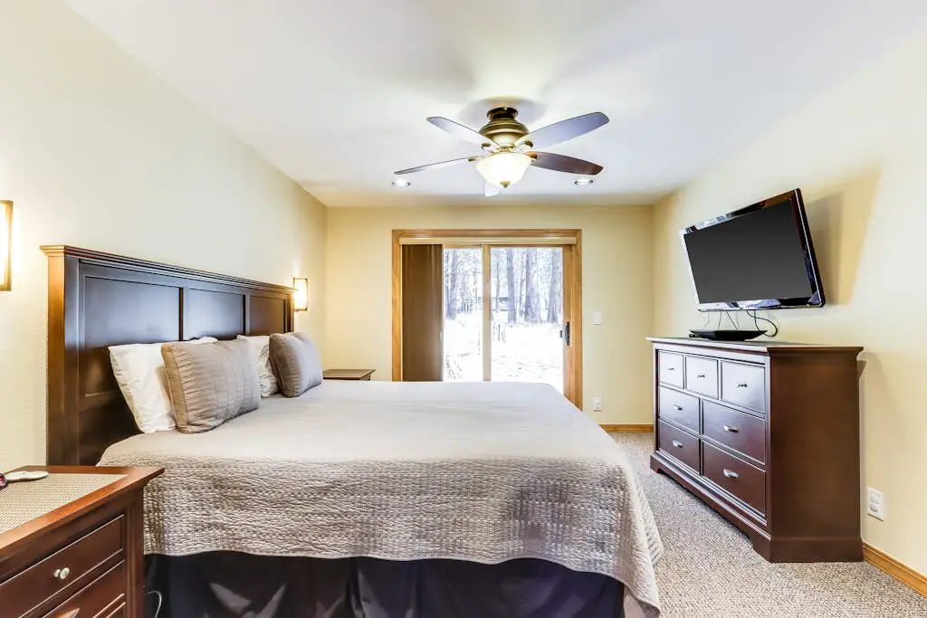 Spacious house with shared hot tub & pool, SHARC access, and private gas grill