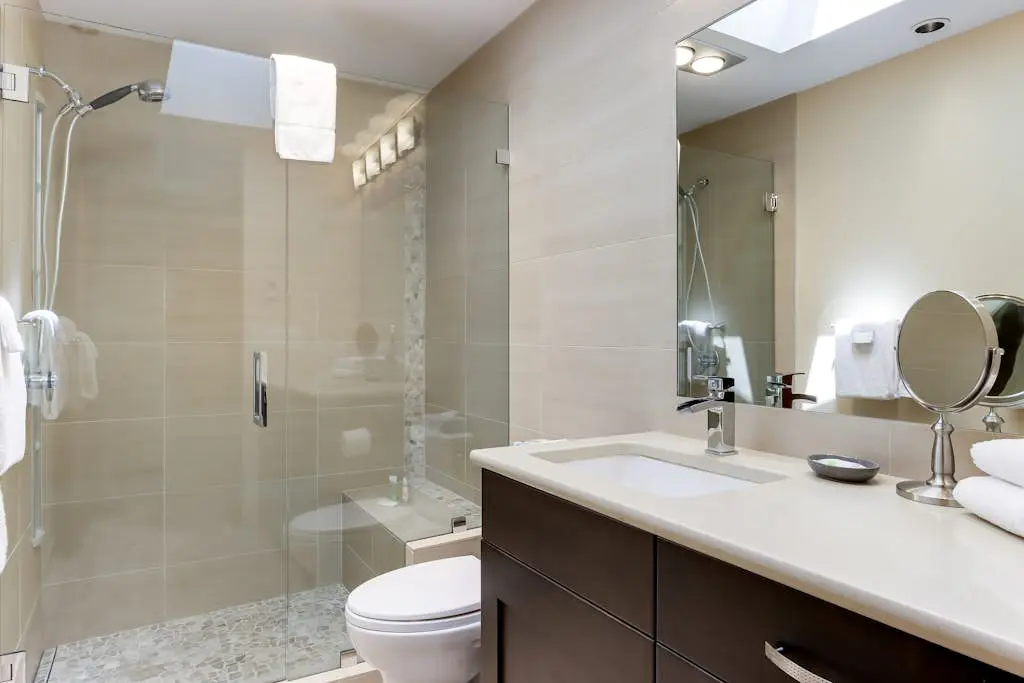 Spacious house with shared hot tub & pool, SHARC access, and private gas grill