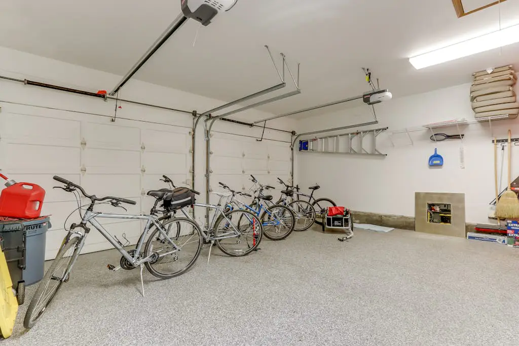 Spacious house with shared hot tub & pool, SHARC access, and private gas grill