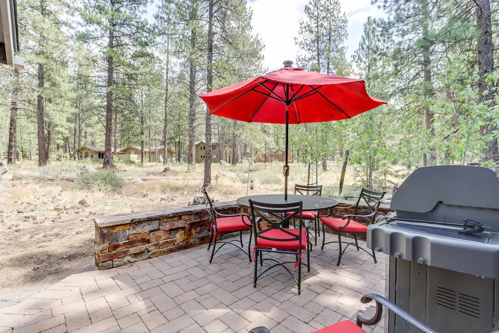 Spacious house with shared hot tub & pool, SHARC access, and private gas grill