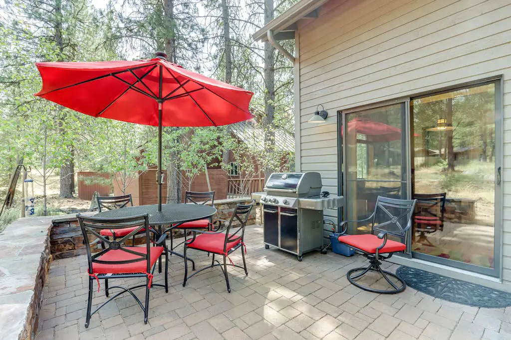 Spacious house with shared hot tub & pool, SHARC access, and private gas grill