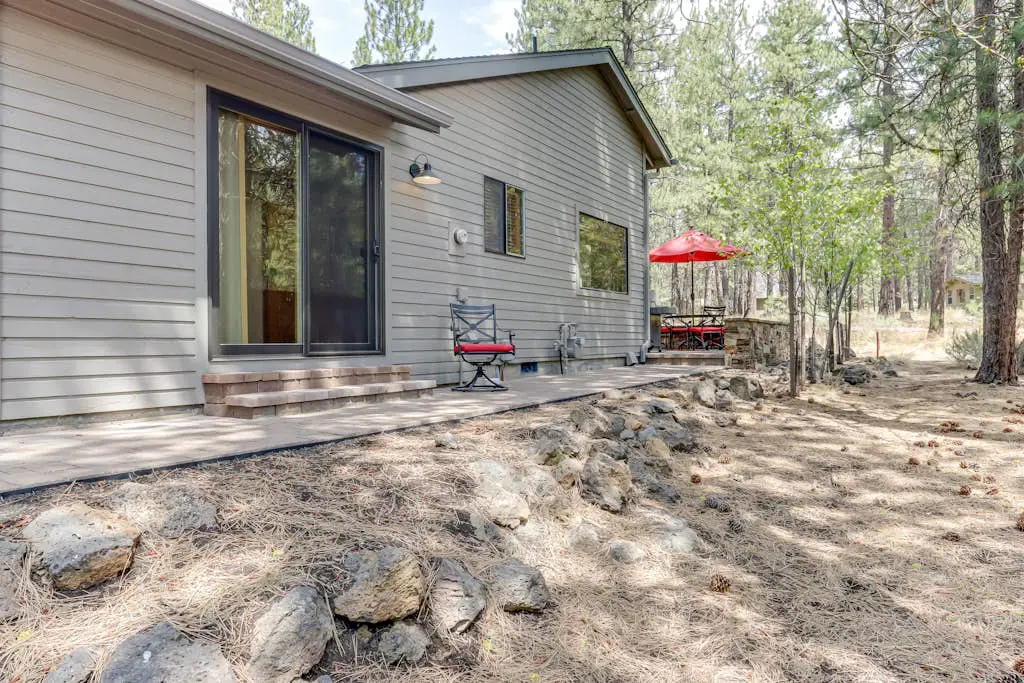 Spacious house with shared hot tub & pool, SHARC access, and private gas grill