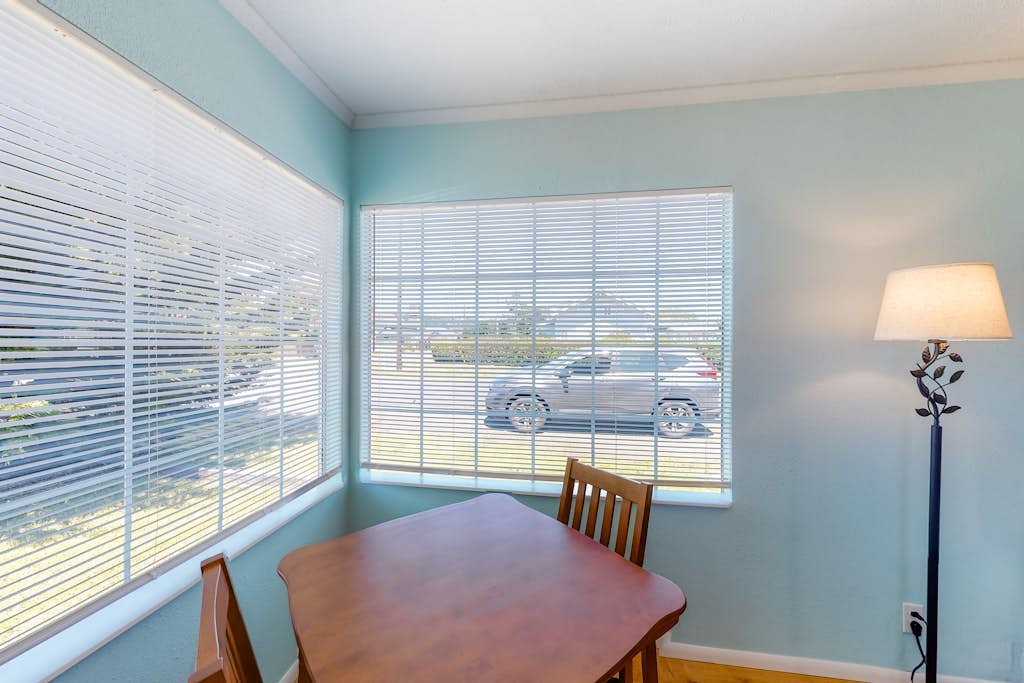 Charming, dog-friendly house with Wifi & W/D - near the river