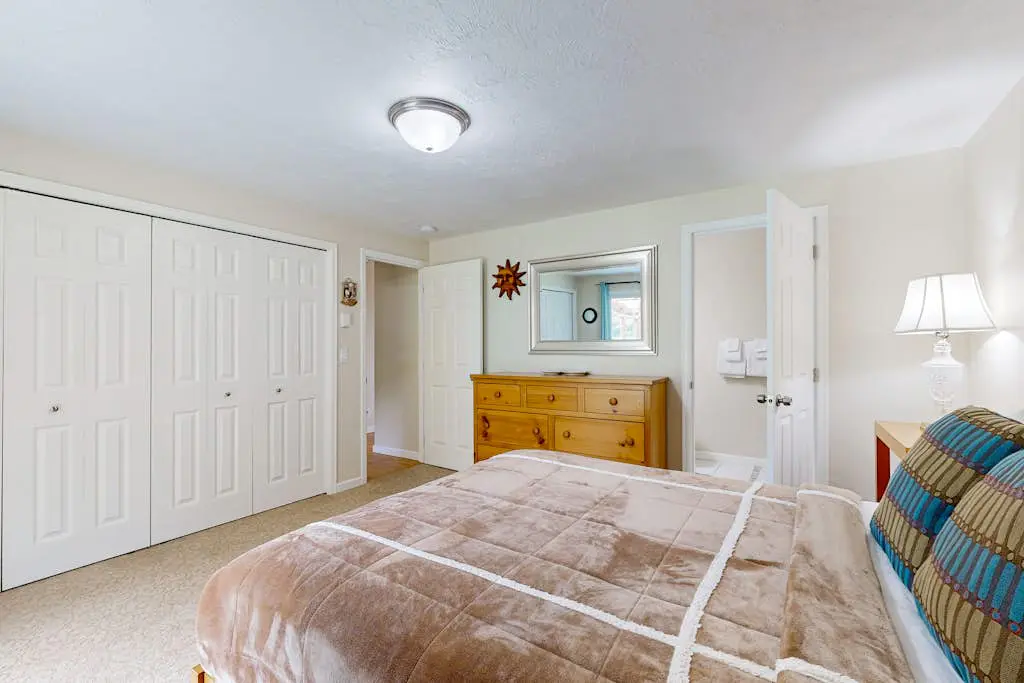 Experience Comfort and Serenity by the Sea, Dog Friendly with AC, & Patio