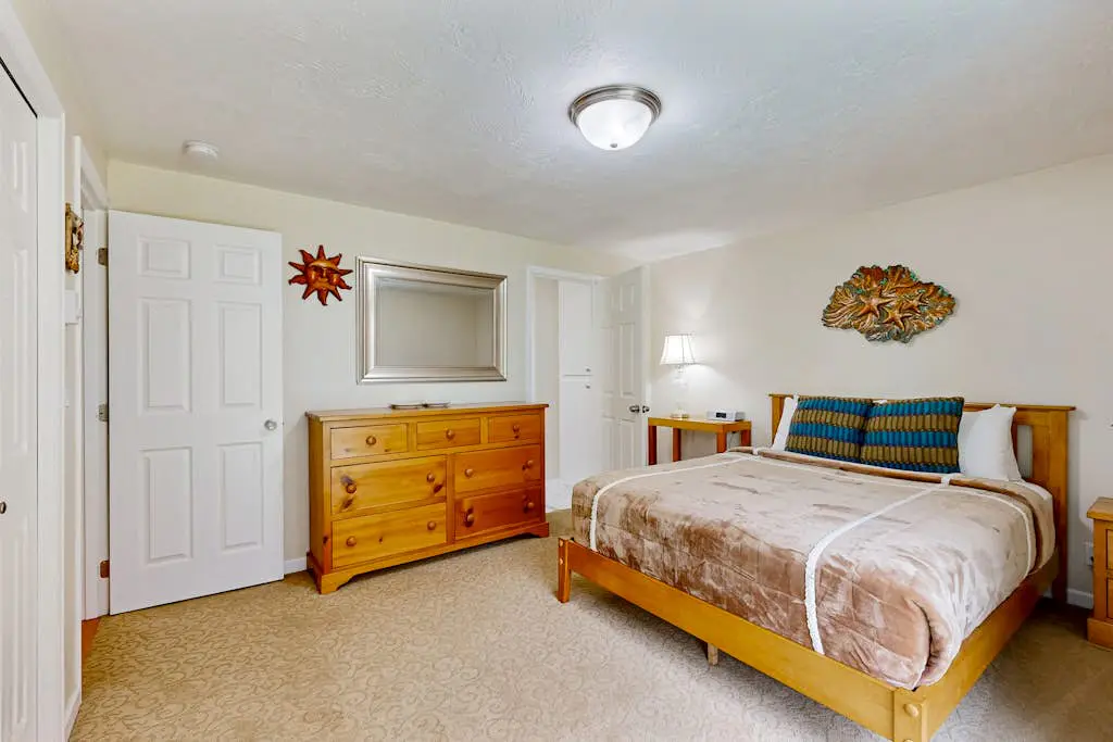 Experience Comfort and Serenity by the Sea, Dog Friendly with AC, & Patio