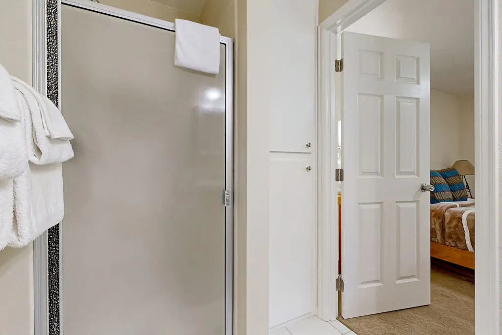 Experience Comfort and Serenity by the Sea, Dog Friendly with AC, & Patio