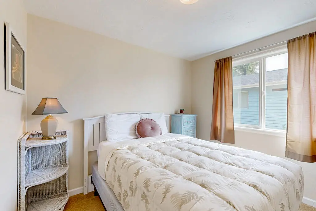 Experience Comfort and Serenity by the Sea, Dog Friendly with AC, & Patio