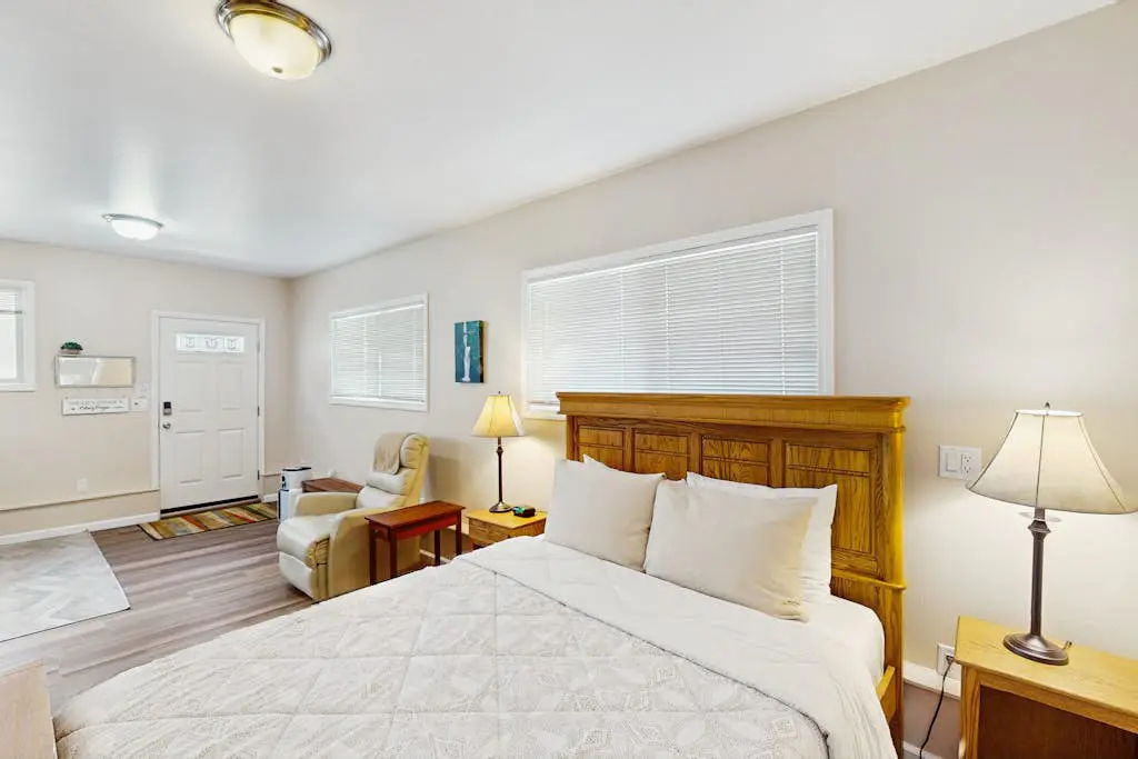 Cozy dog-friendly studio, fast WIFI, AC and in-unit washer & dryer