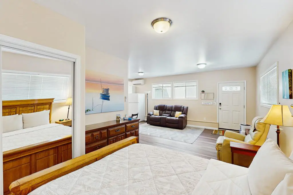 Cozy dog-friendly studio, fast WIFI, AC and in-unit washer & dryer