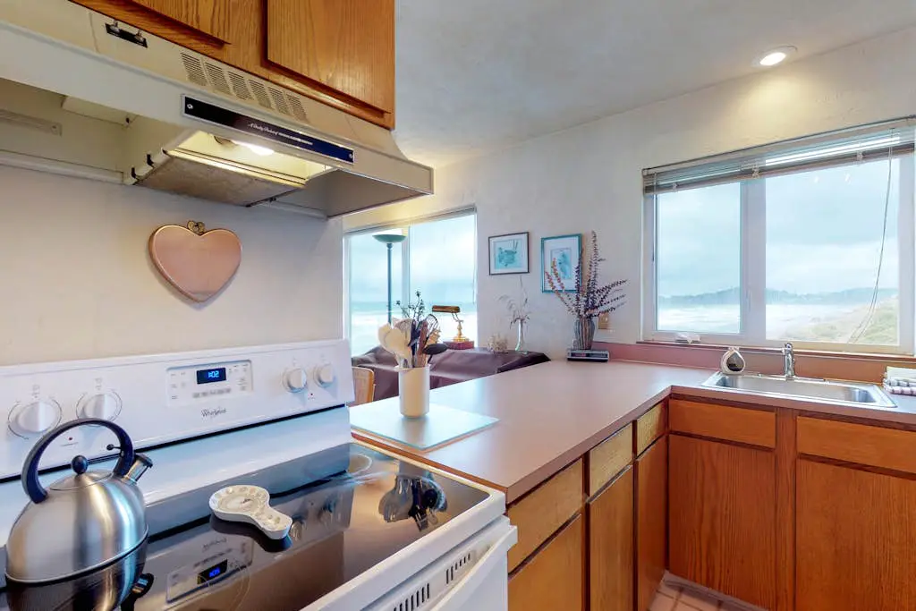 Nye Beach Lighthouse Vista