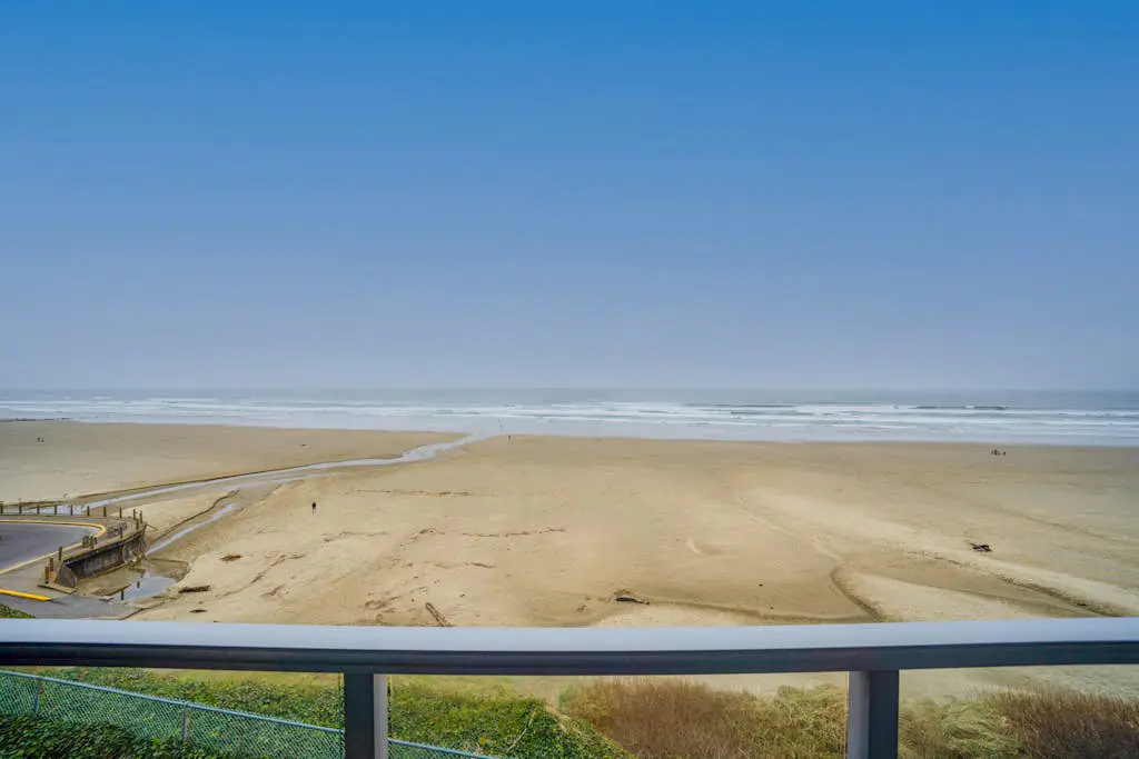 Nye Beach Lighthouse Vista