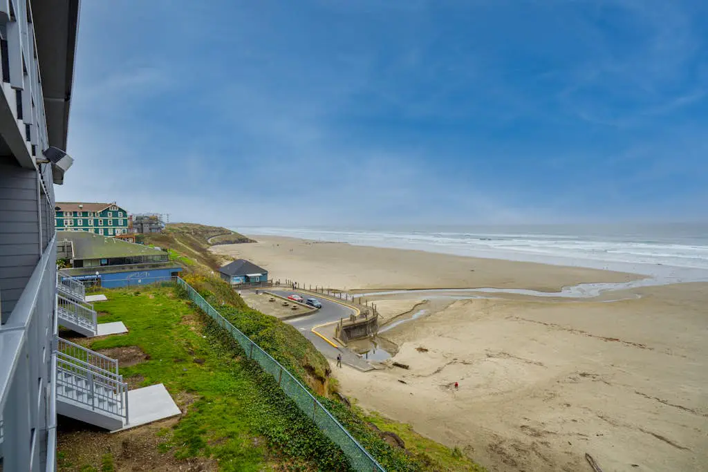 Nye Beach Lighthouse Vista