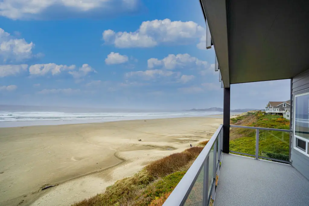 Nye Beach Lighthouse Vista