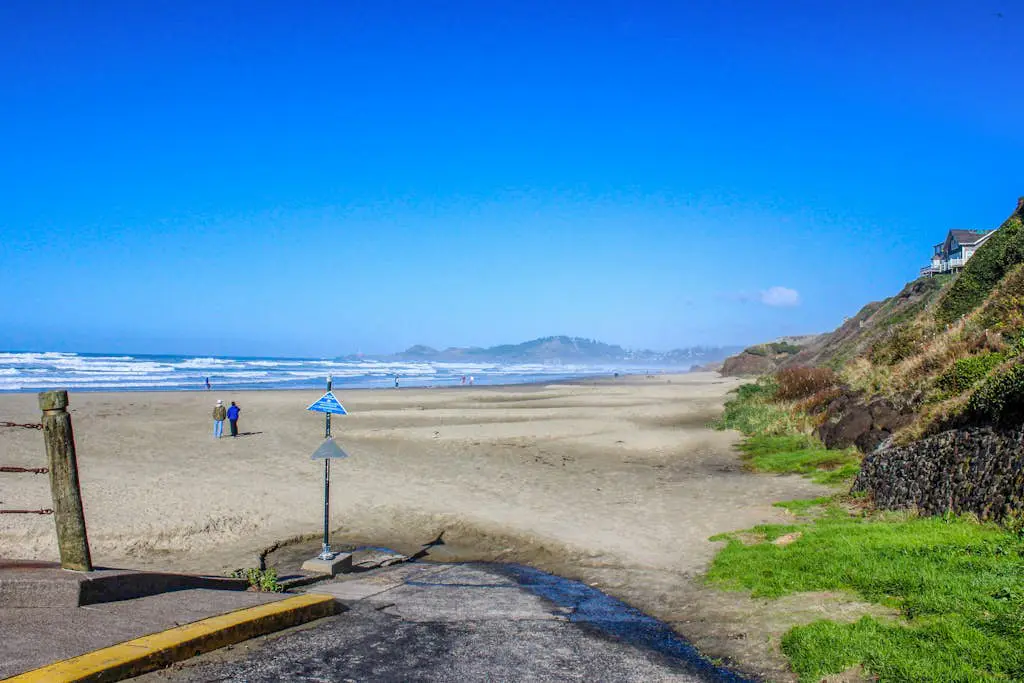 Nye Beach Lighthouse Vista
