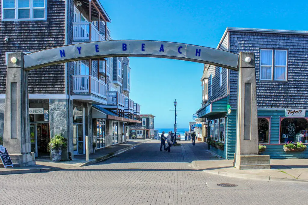 Nye Beach Lighthouse Vista