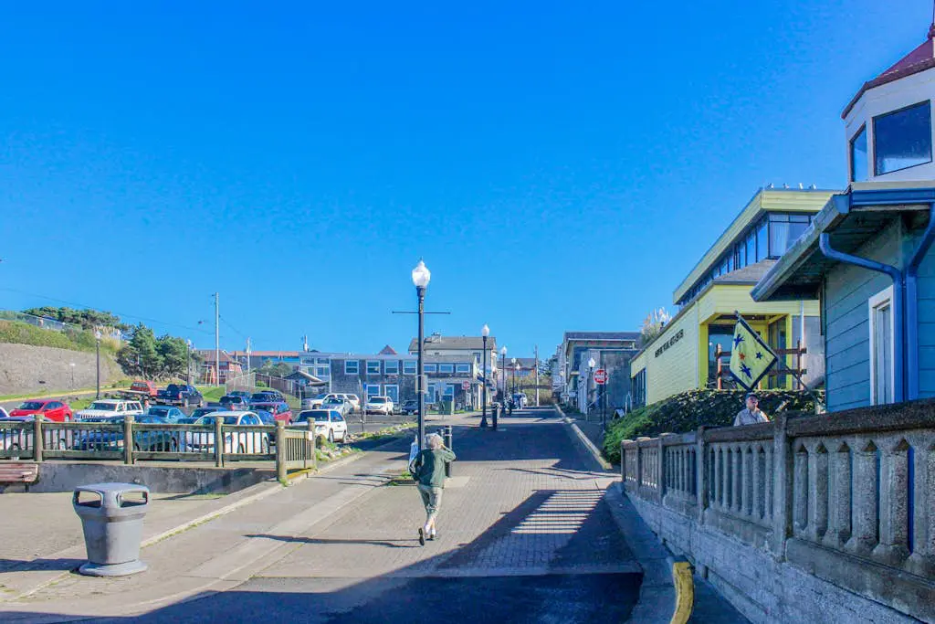 Nye Beach Lighthouse Vista