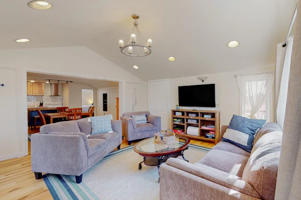 Stunning dog-friendly home with W/D, board games, balcony, deck, & beach towels