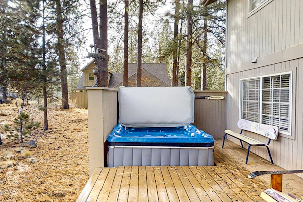 Modern home with game room, SHARC passes, deck & bikes - 2 miles to Village
