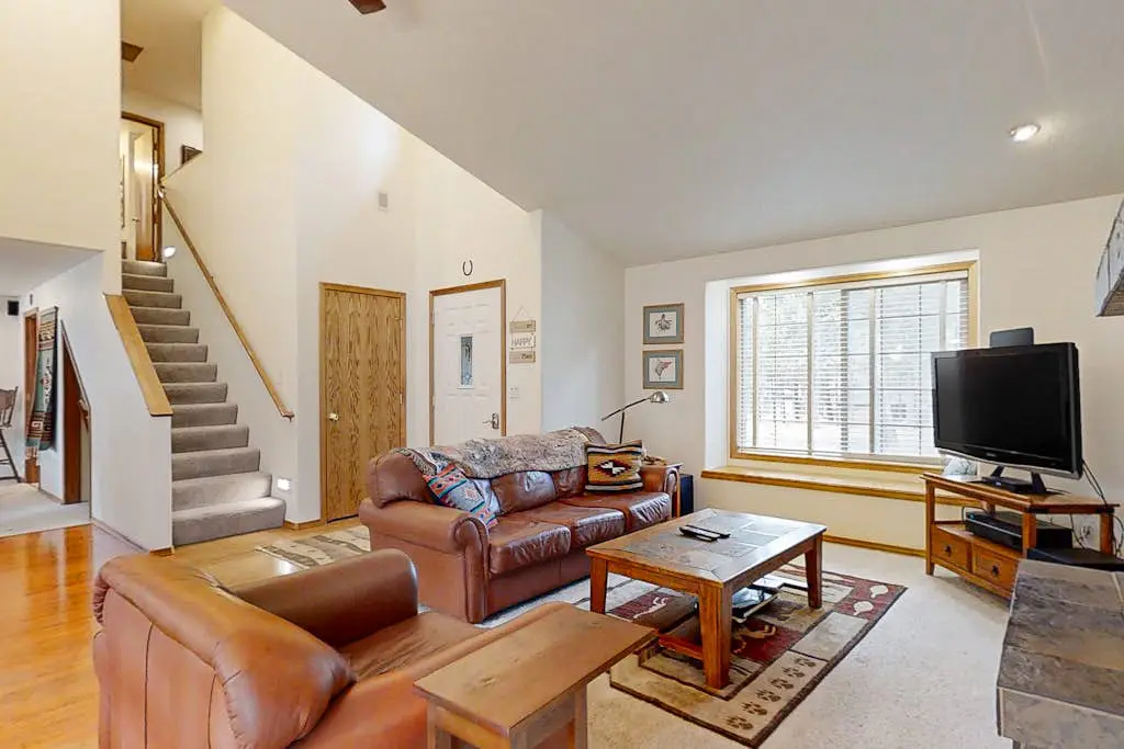 Modern home with game room, SHARC passes, deck & bikes - 2 miles to Village