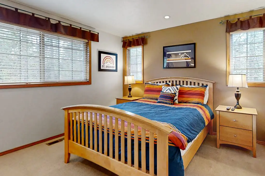 Modern home with game room, SHARC passes, deck & bikes - 2 miles to Village
