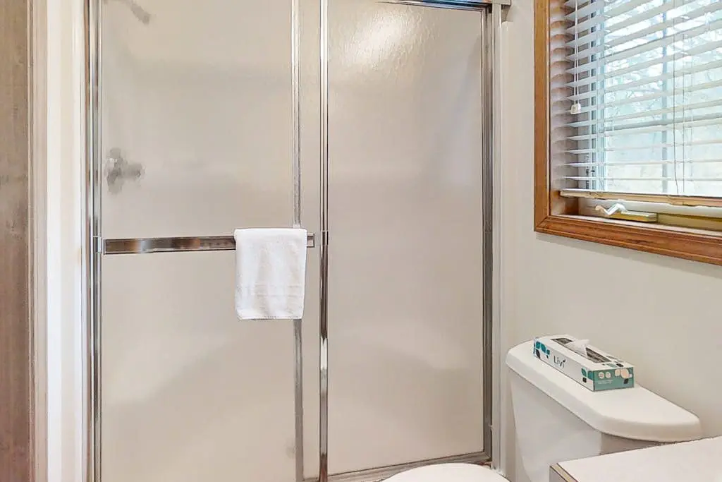 Modern home with game room, SHARC passes, deck & bikes - 2 miles to Village