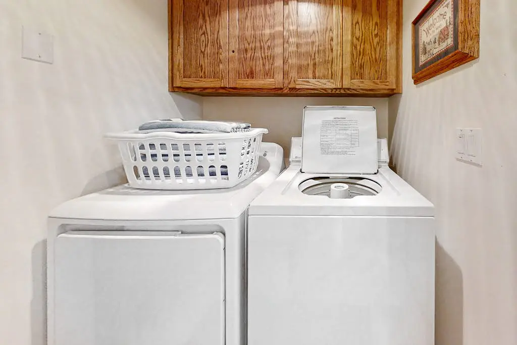 Modern home with game room, SHARC passes, deck & bikes - 2 miles to Village