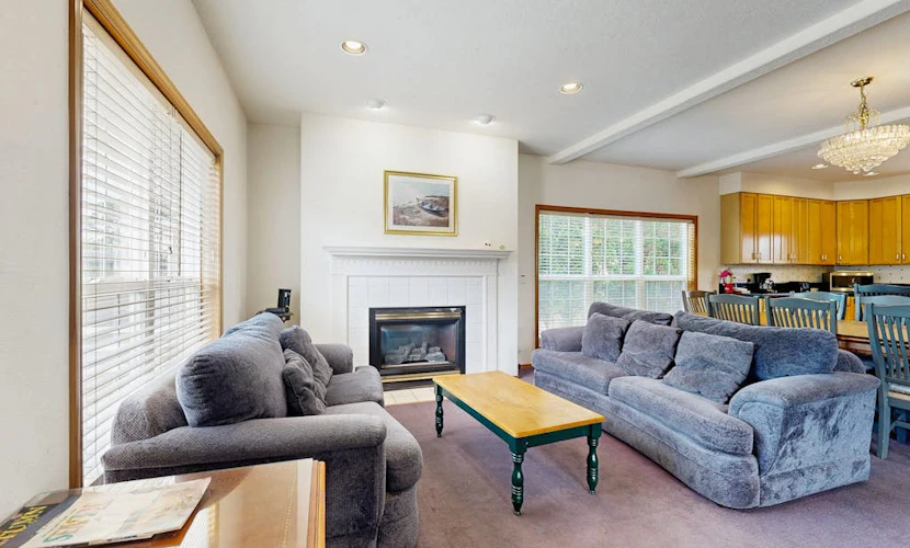 Large home 1 block from the beach with ocean view, game room, fireplace & WiFi