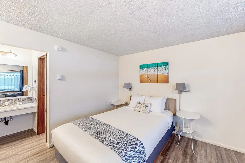 Lamplighter Inn - 106 Starfish Beach