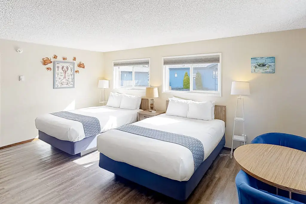 Lamplighter Inn - 116 Crab Shack