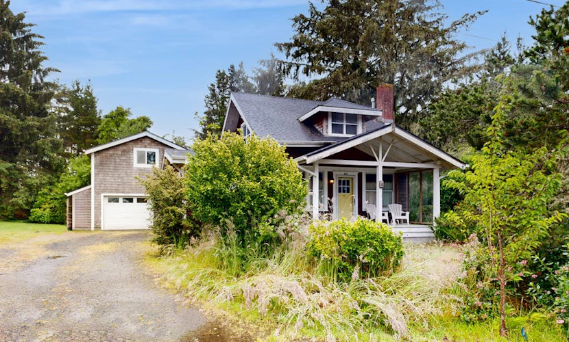Charming Craftsman near park & Gearhart - dog-friendly