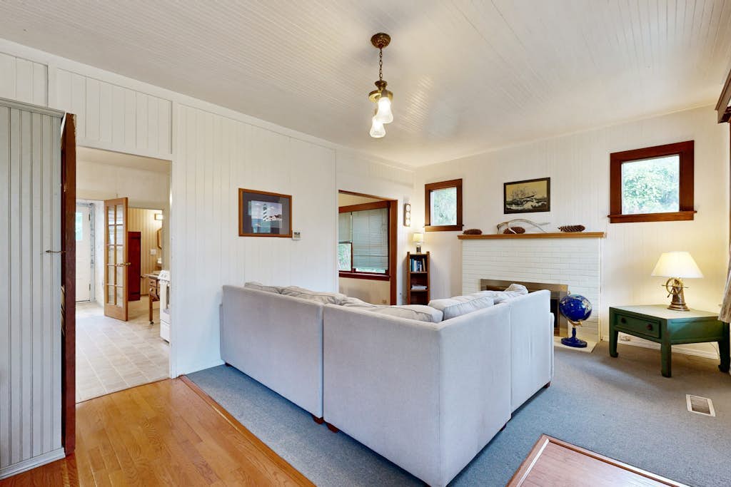 Charming Craftsman near park & Gearhart - dog-friendly