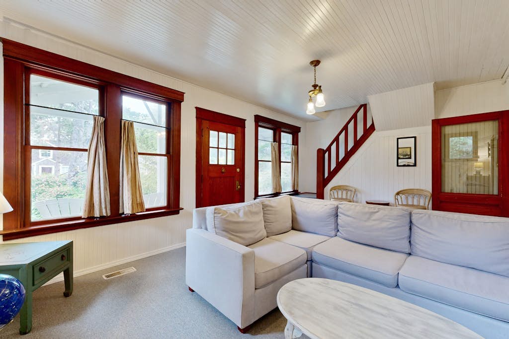 Charming Craftsman near park & Gearhart - dog-friendly