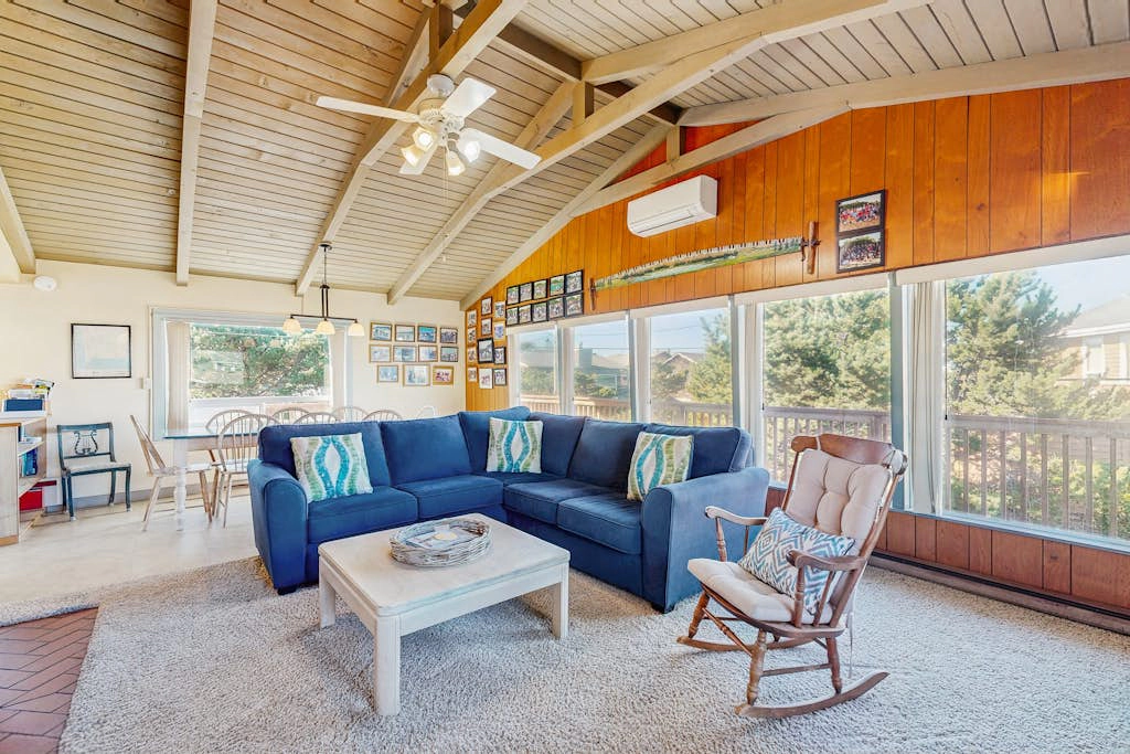 Carmel Holiday - MCA 351