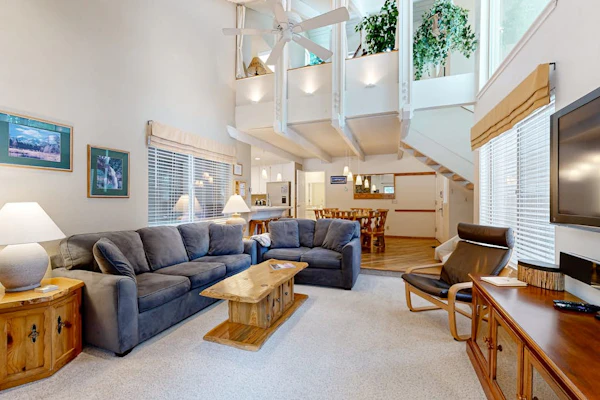 Comfortable condo w/ shared pool, SHARC passes, trails, and more!