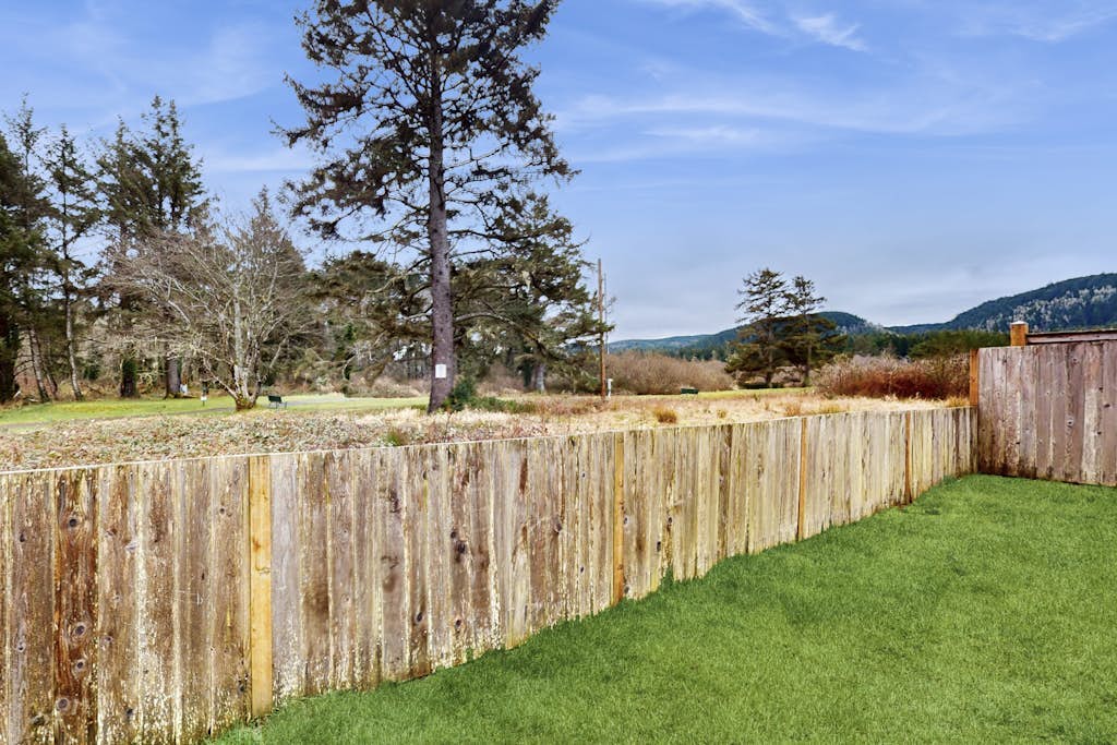 Newly remodeled house w/ entertainment & bikes - walk to the beach